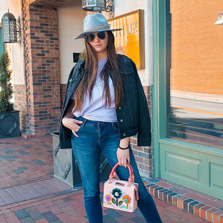 The Ultimate Guide to Accessorizing Your Outfits